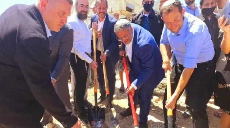 بن غفير ومئات المستوطنين يشاركون في وضع حجر الأساس لحي استيطاني جديد غرب جنين