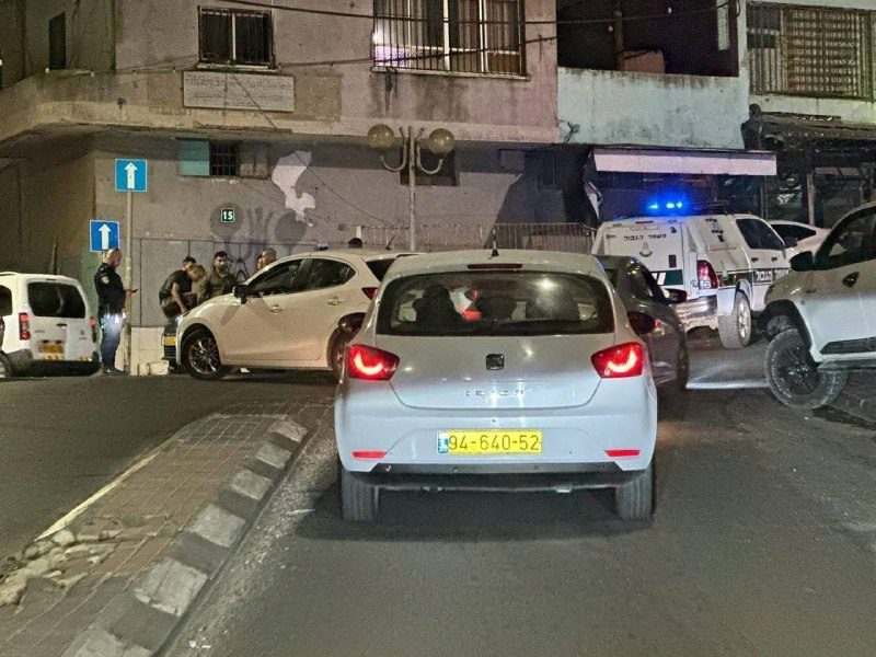الشرطة الإسرائيلية تغلق شارع الميدان في أم الفحم وتفحص عدداً من المركبات