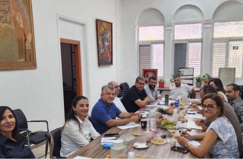 لقاء بين قيادتي الجبهة والتجمع تخللته صور مشوشة لمحتويات الطاولة