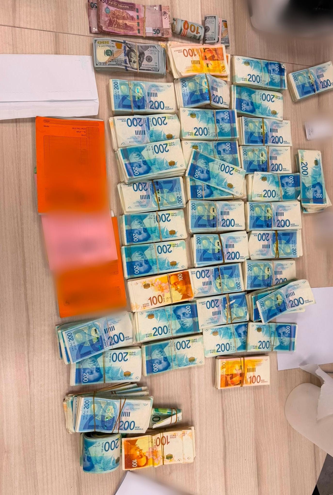 ضبط نصف مليون شيكل وتوقيف زوجين في باقة الغربية