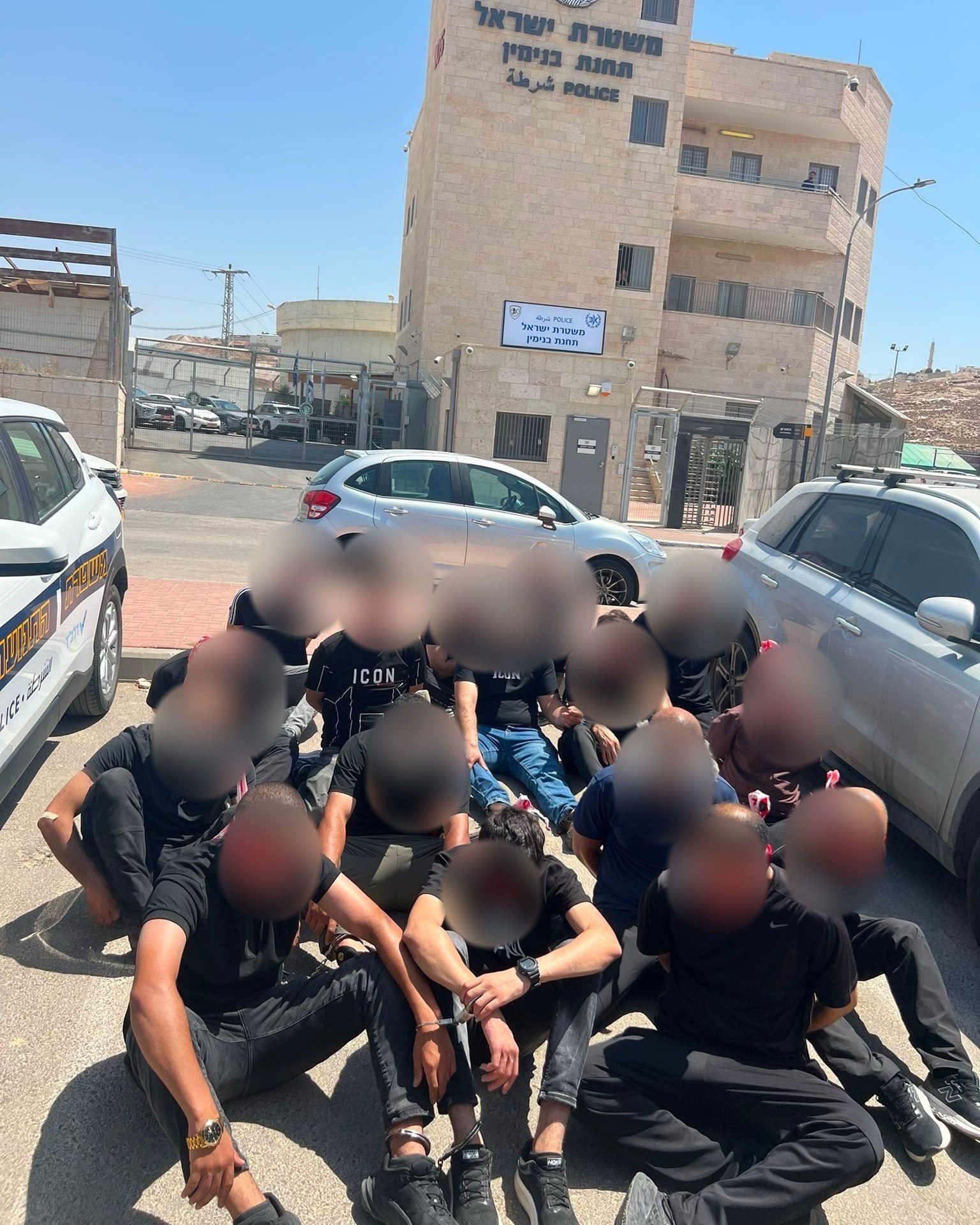 الشرطة تعلن إحباط 3 محاولات لتهريب 24 فلسطينيًا دون تصاريح واعتقال 3 مشتبهين