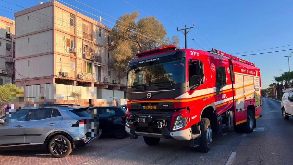 إنقاذ رجل بحالة خطيرة إثر حريق في شقة بالطابق الثالث من مبنى سكني في إيلات