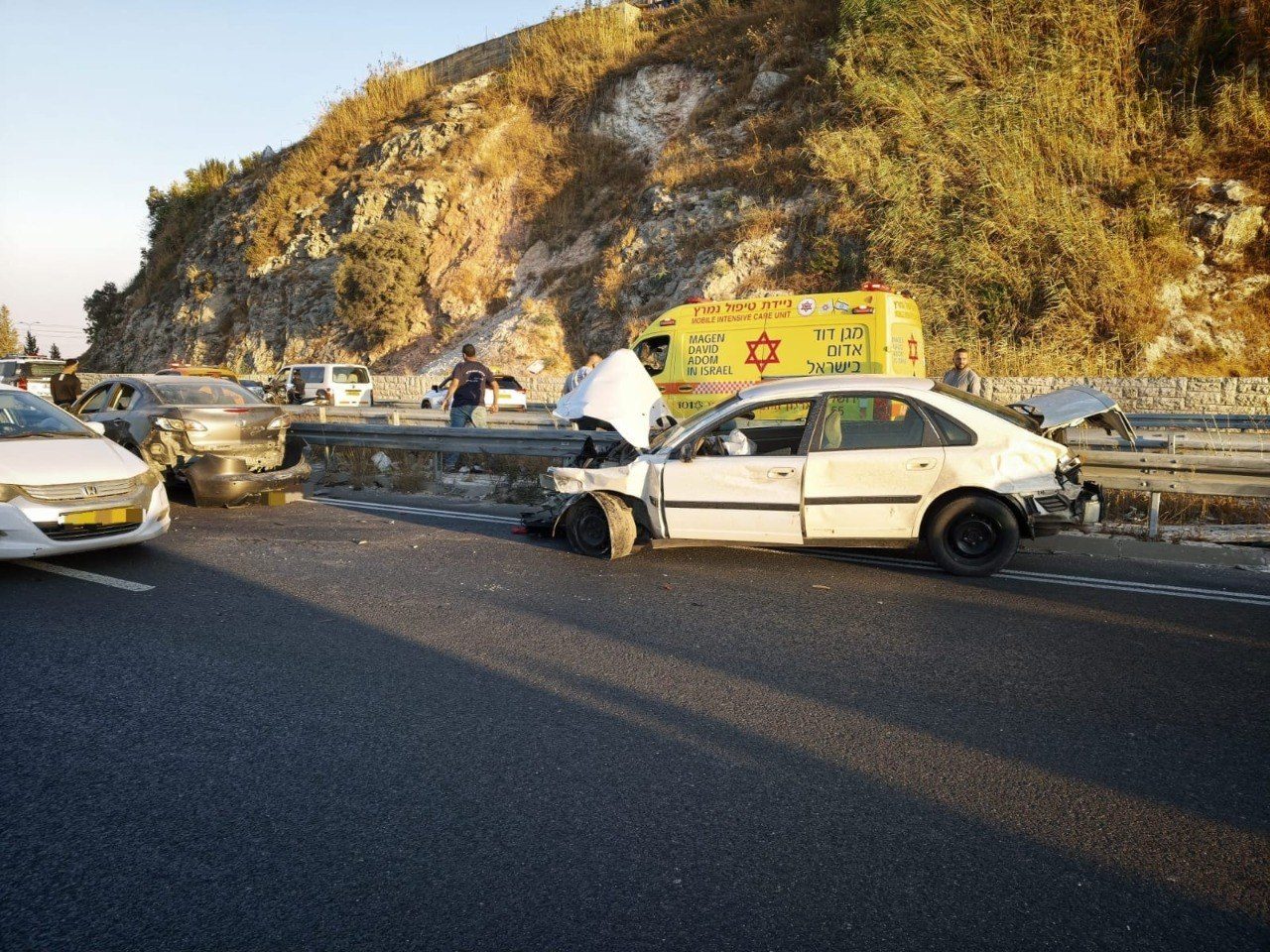 مصرع رجلين وإصابة ثالث بجروح خطيرة في حادث طرق على شارع 1 قرب مفرق هامتسودا