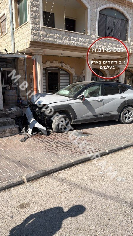 إصابة طفيفة لسائق بعد اصطدام مركبته بعمود في شعب