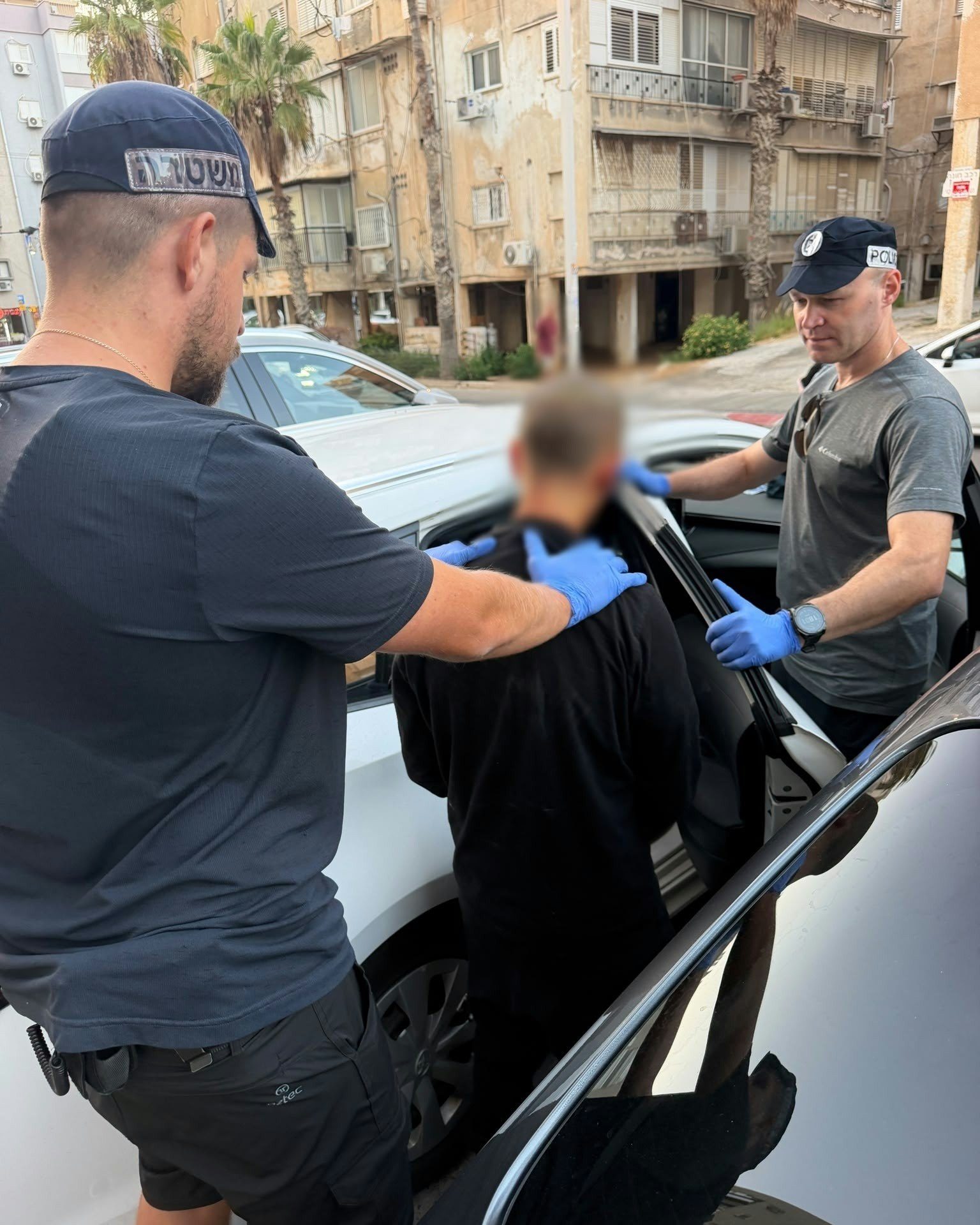 اعتقال شاب في بات يام بشبهة الاعتداء على رجل سبعيني إثر خلاف على استخدام الطريق