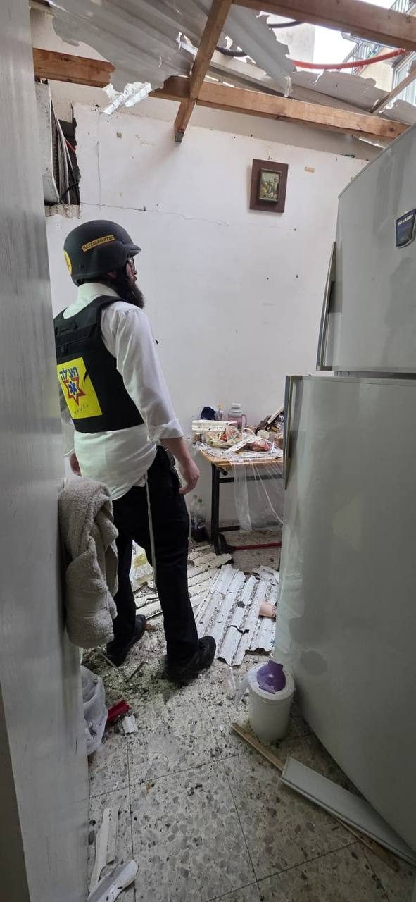 إصابة 20 شخصًا بينهم حالة خطيرة و3 متوسطة جراء سقوط صاروخ في بني براك