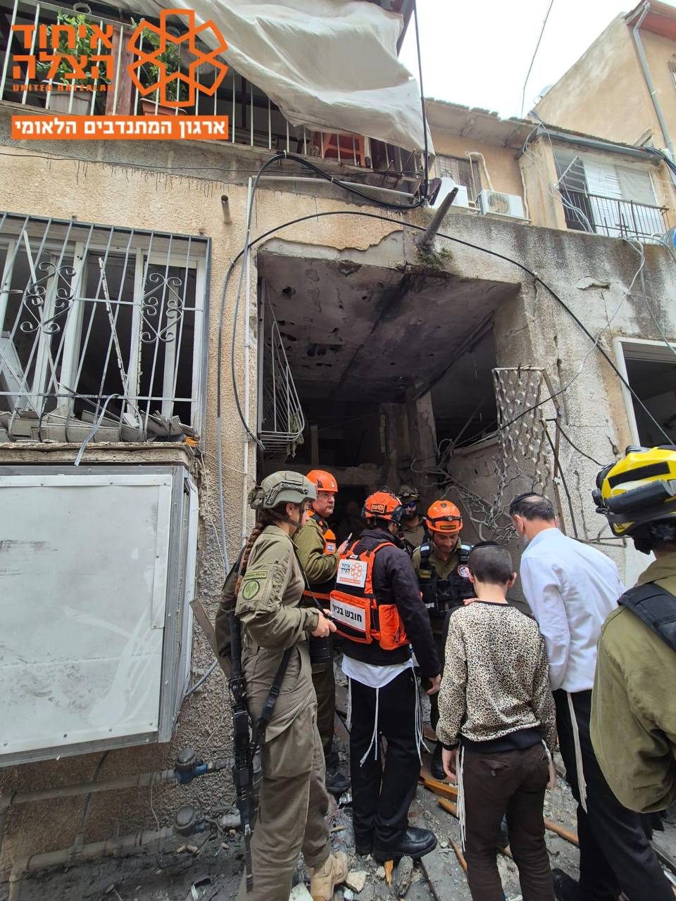 إصابة 20 شخصًا بينهم حالة خطيرة و3 متوسطة جراء سقوط صاروخ في بني براك