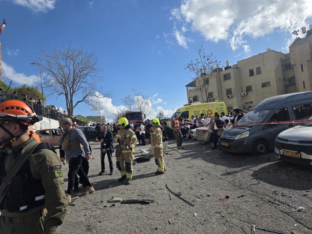 إصابة مباشرة في صفد تتسبب بأضرار كبيرة في المركبات واستنفار واسع