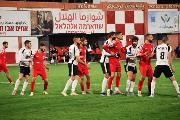 إمكانية عودة الجمهور للملاعب بعد وقف إطلاق النار